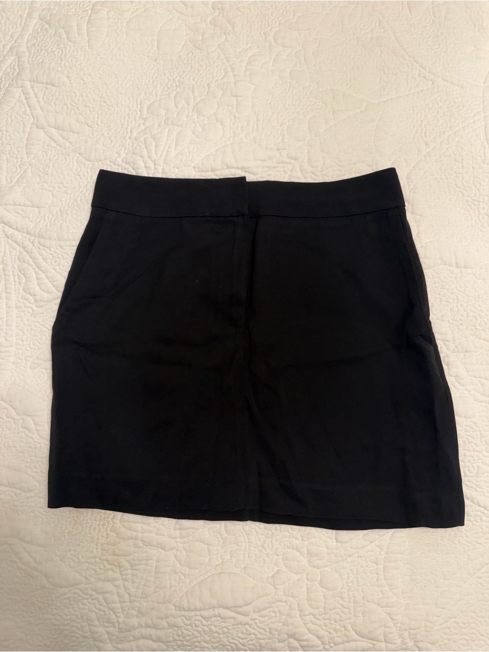 Aritzia Black Mini Skirt - Straight Silhouette